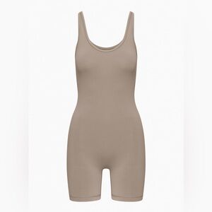 Aritzia TnaLIFE 5” Romper